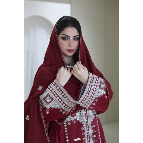 ثوب بلوشي طويل باللون المارون