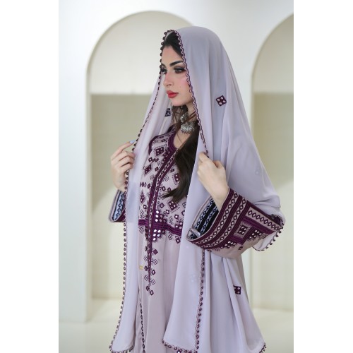 ثوب بلوشي طويل باللون اللحمي