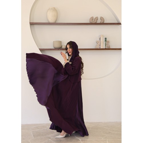 عباية لون بنفسجي بجوانب بليسية
