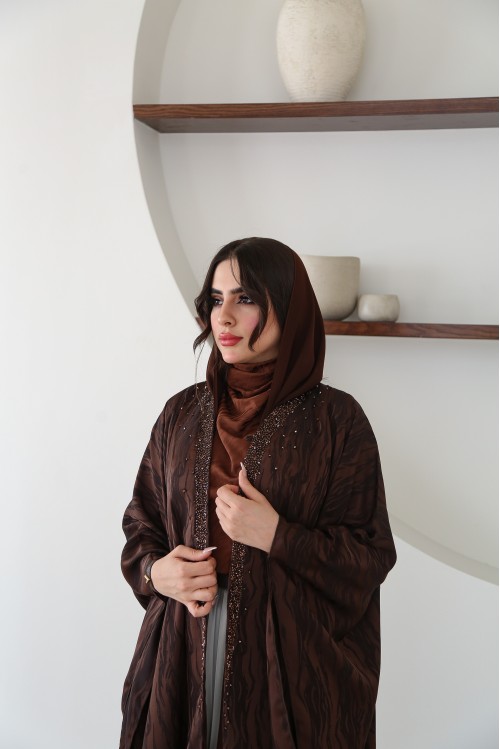 عباية فاخرة بالشك البني