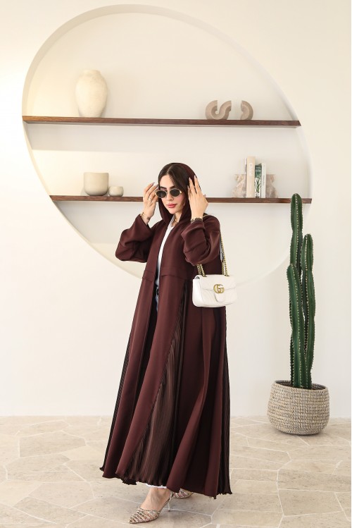 عباية بنية بجوانب بليسية