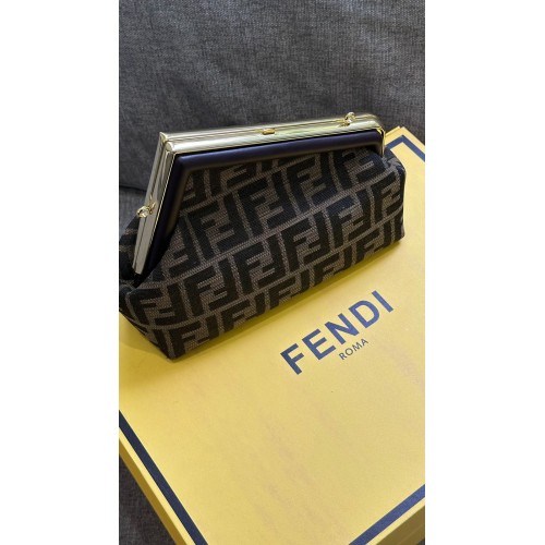حقيبة ماركة Fendi